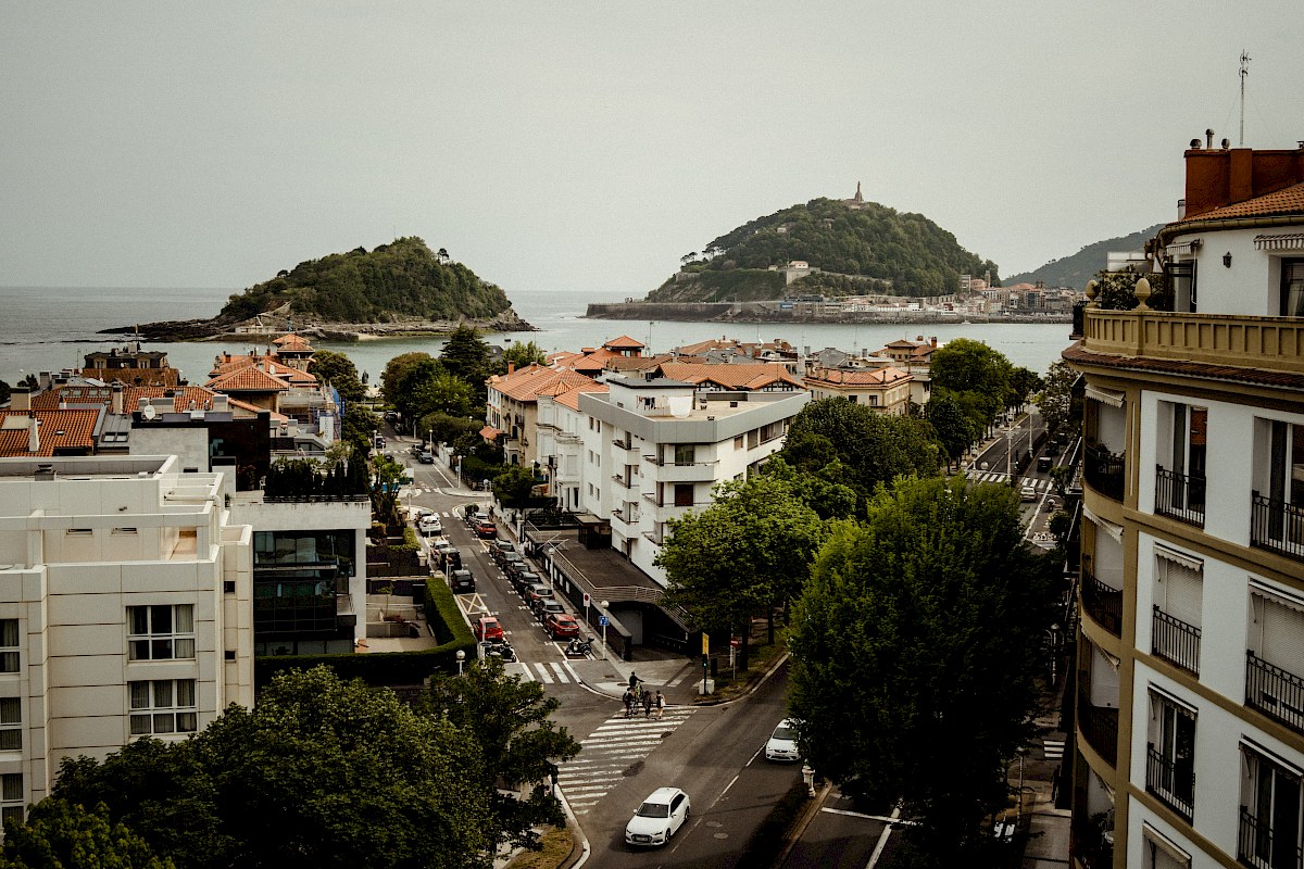 paisaje desde la habitación del hotel en los preparativos en el hotel codina en Donostia